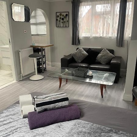 Newly Renovated Studio In Acton Londra Exterior foto