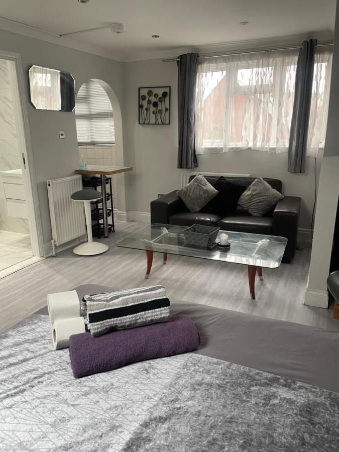 Newly Renovated Studio In Acton Londra Exterior foto